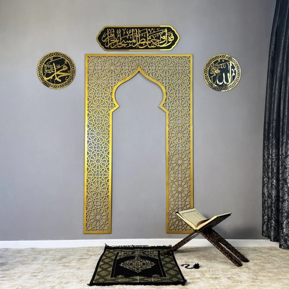 Set Mihrab Metal untuk Ruang Salat